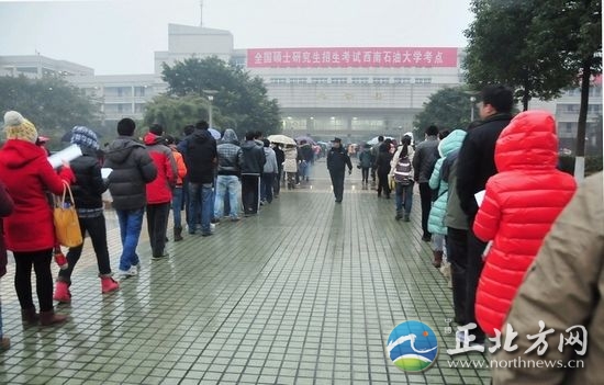 最?？紙?chǎng)抓獲12起作弊行為采用手持金屬探測儀[圖]