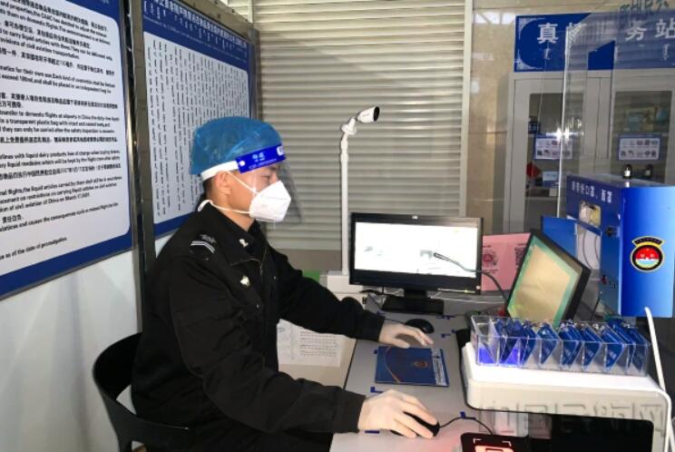 二連浩特機場(chǎng)安檢門(mén)通道開(kāi)展安檢設施設備自查工作[圖]