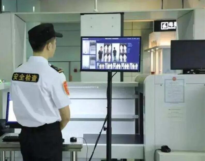 女性進(jìn)入安檢門(mén)通道時(shí)，安檢員會(huì )感到尷尬嗎？過(guò)安檢的注意事項-3.jpg